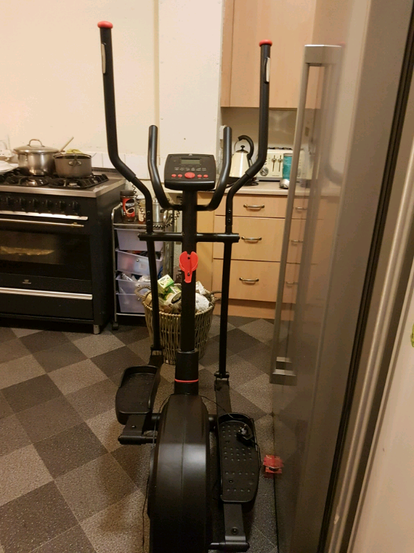 reebok jet 100 series cross trainer